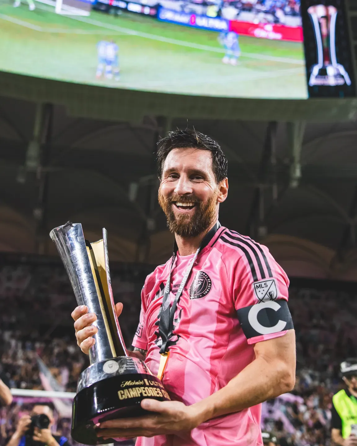 "A Bola de Ouro tem de ser entregue a Messi"